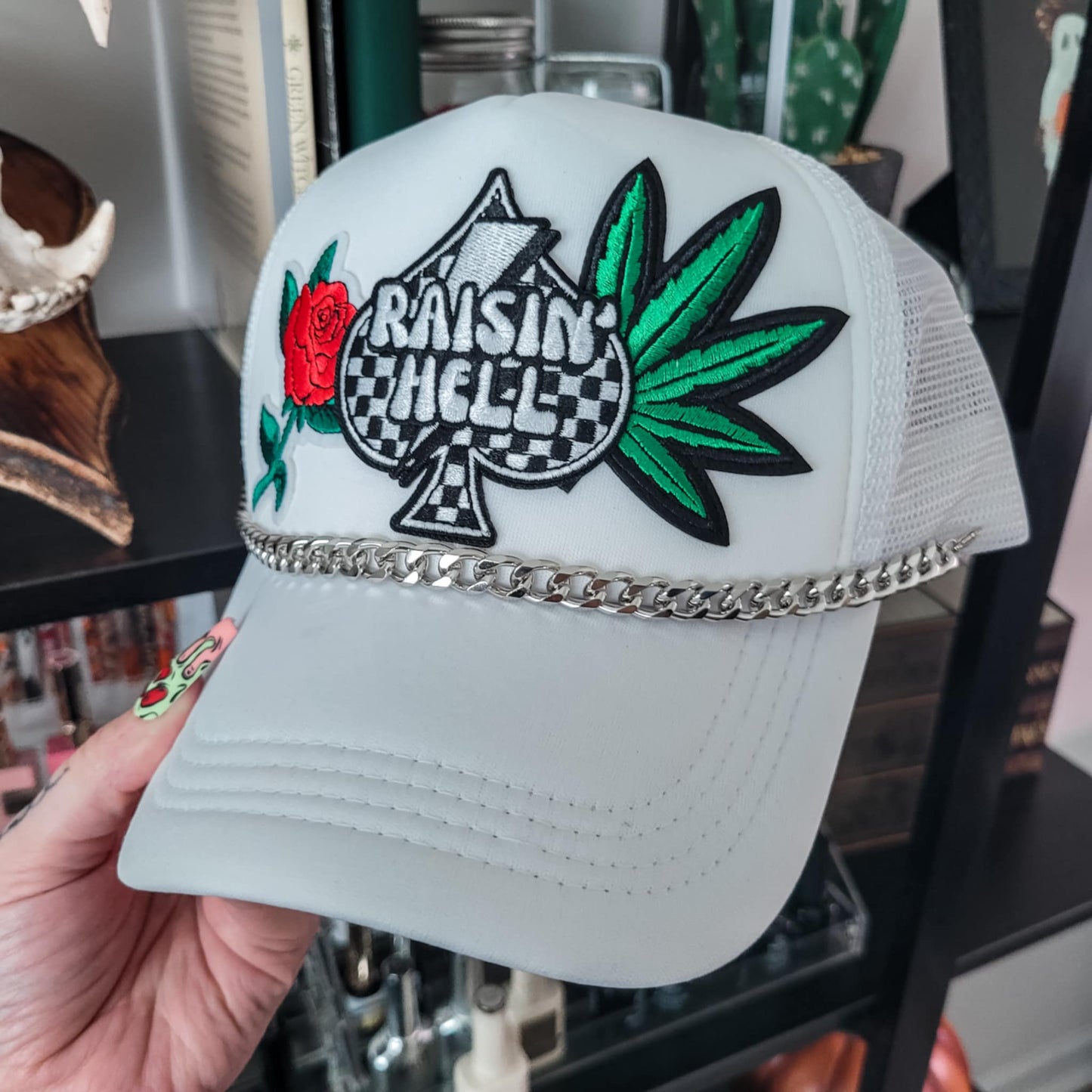 White Raisin Hell Trucker w/chain